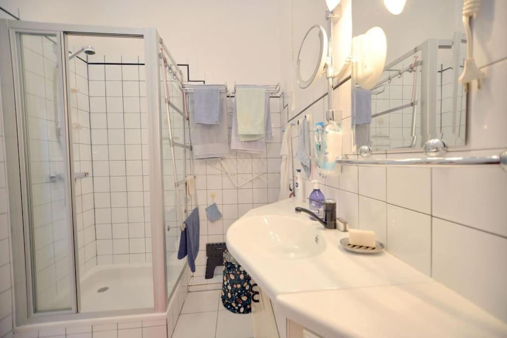 Appartement Tres Bien Situe- Spacieux - Calme - Parking Биарриц Экстерьер фото